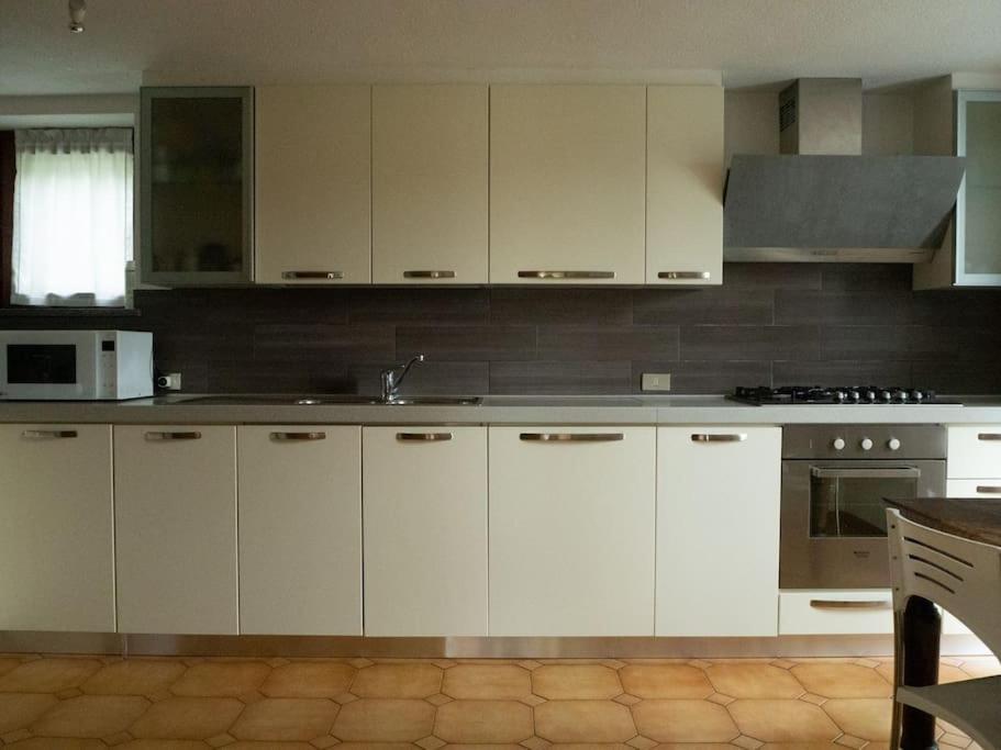 La Tua Villa Sul Lago - Casa Kollegger Luino Exterior foto